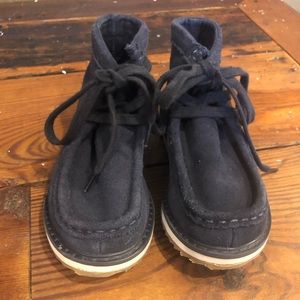 Boys size 10 Gap shoes